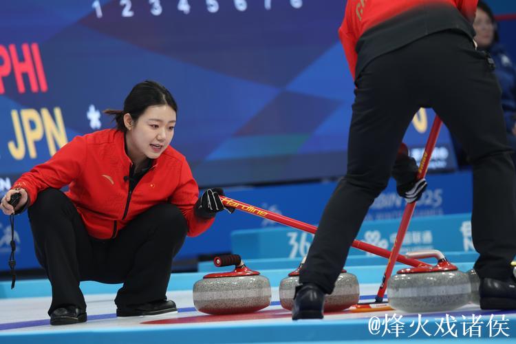 冬奥冰壶落选赛：中国混双组合7-5力克对手，三连胜居首